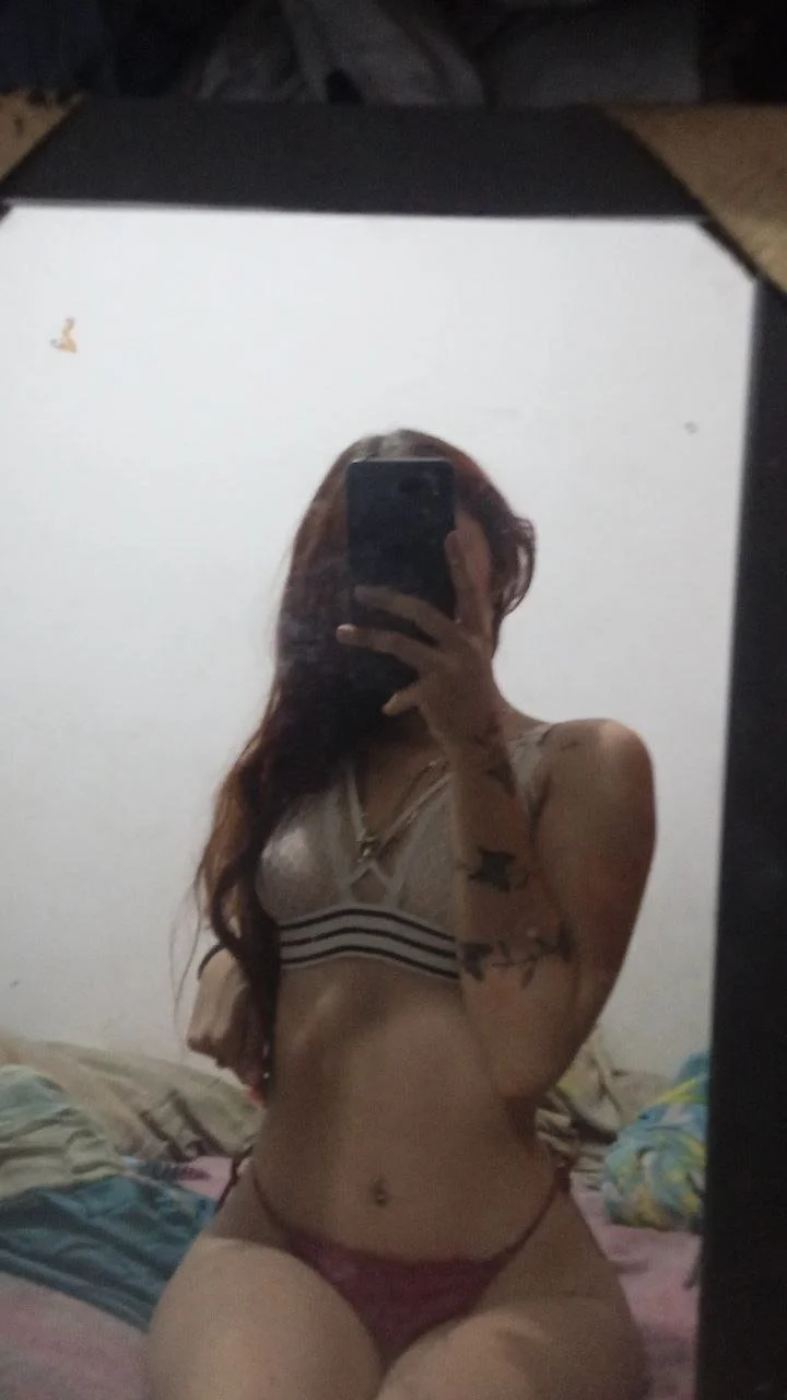 Inscrito mandou vazar os nudes da novinha ruiva safada image 3