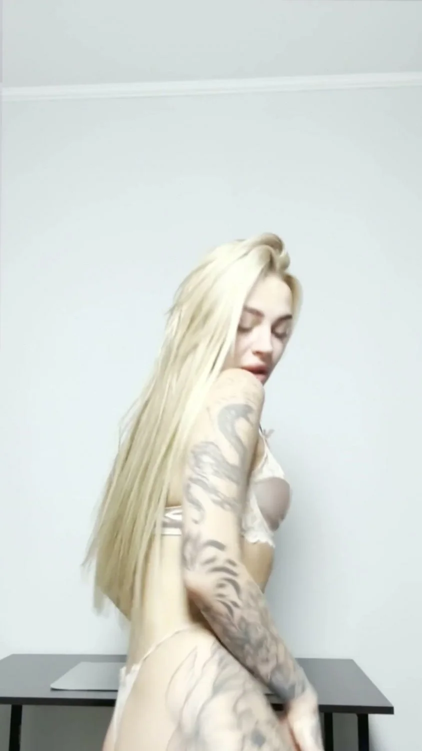 🔞 Hot sexy perky tits nude stripping naked pussy 😈🍑 Check OF now main image