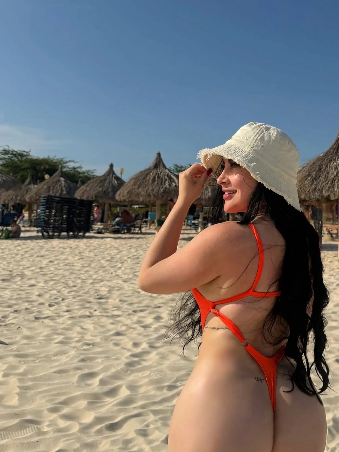 Latinas image 30