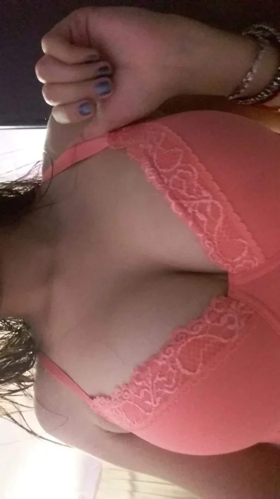 jovencita blanca cachonda image 3
