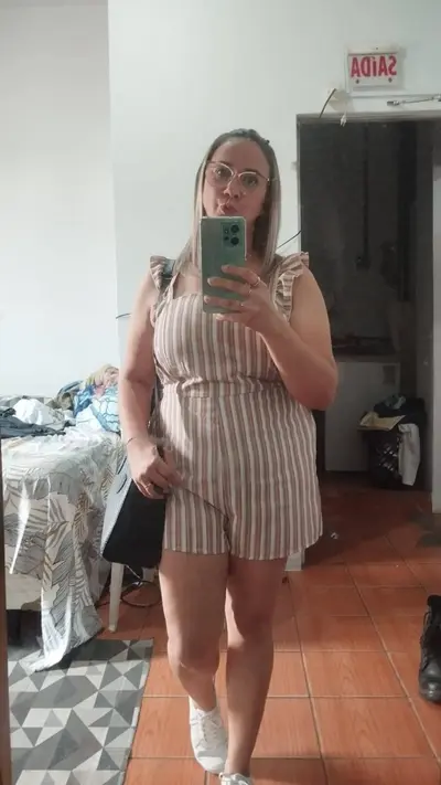 Seguidor quer avaliar essa puta gostosa, que tal? cover image