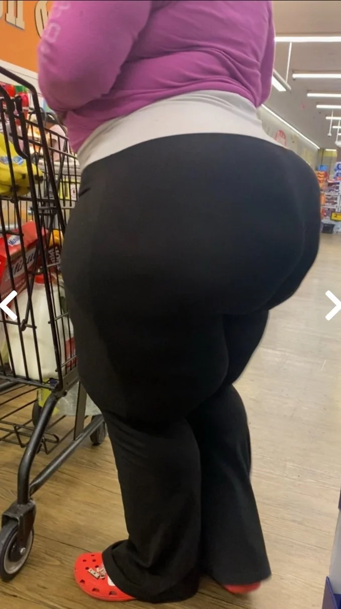🔥 Black woman with big booty shopping at Kroger 🔥 (credit to Thecuffintonpost) image 4