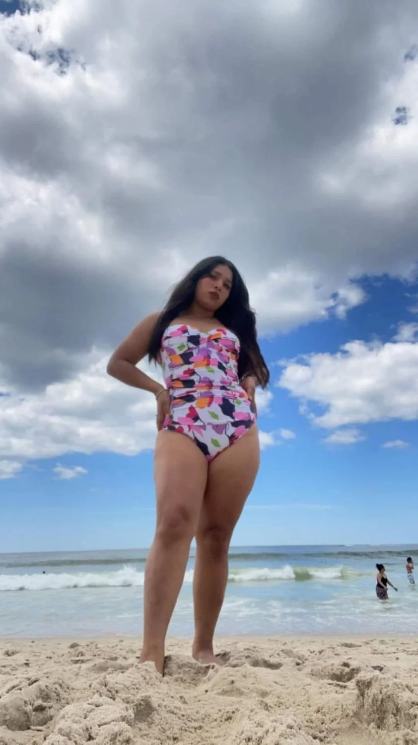 Fine Salvadorian image 12