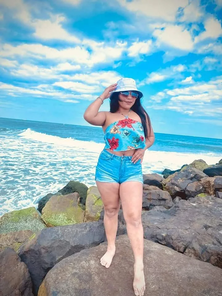 Fine Salvadorian image 14