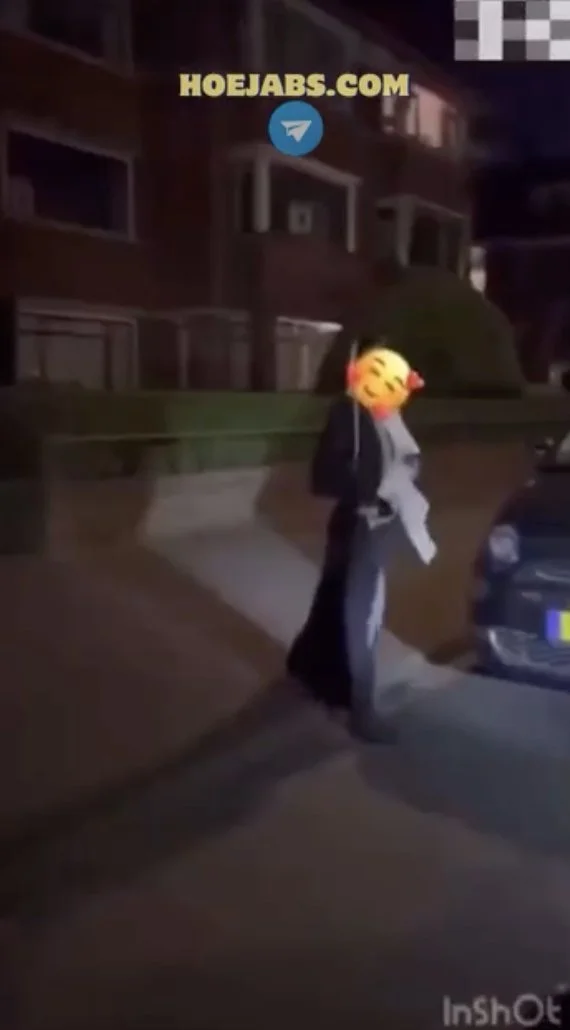 beurette hijab car image 2