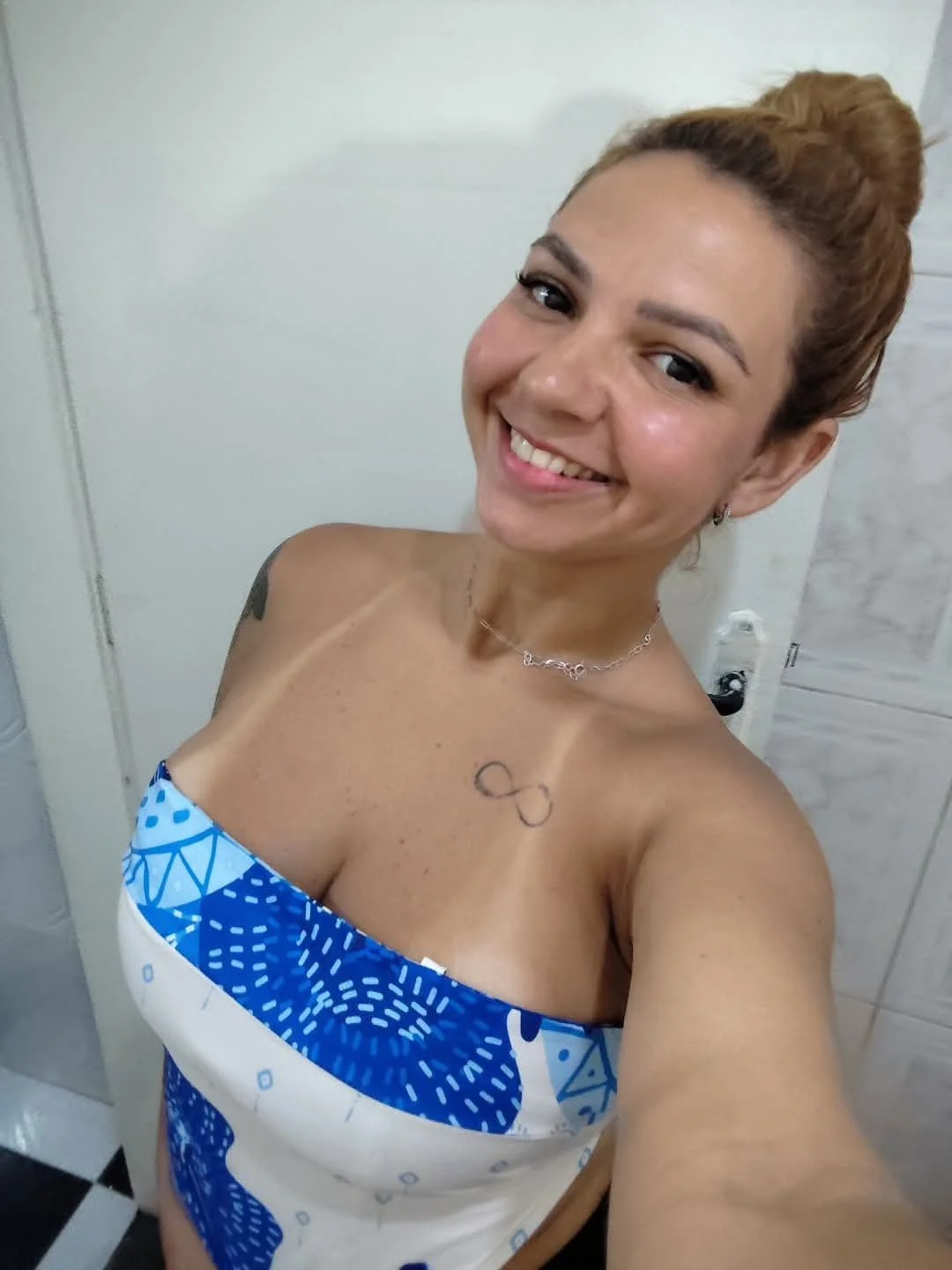 Putinha com carinha de safada image 15