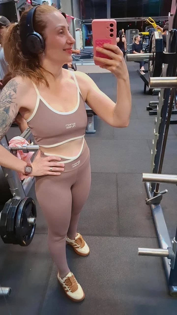 Marido Corno exibindo a esposa .... adora comentários safado.... louco pra ver fuderem ela main image