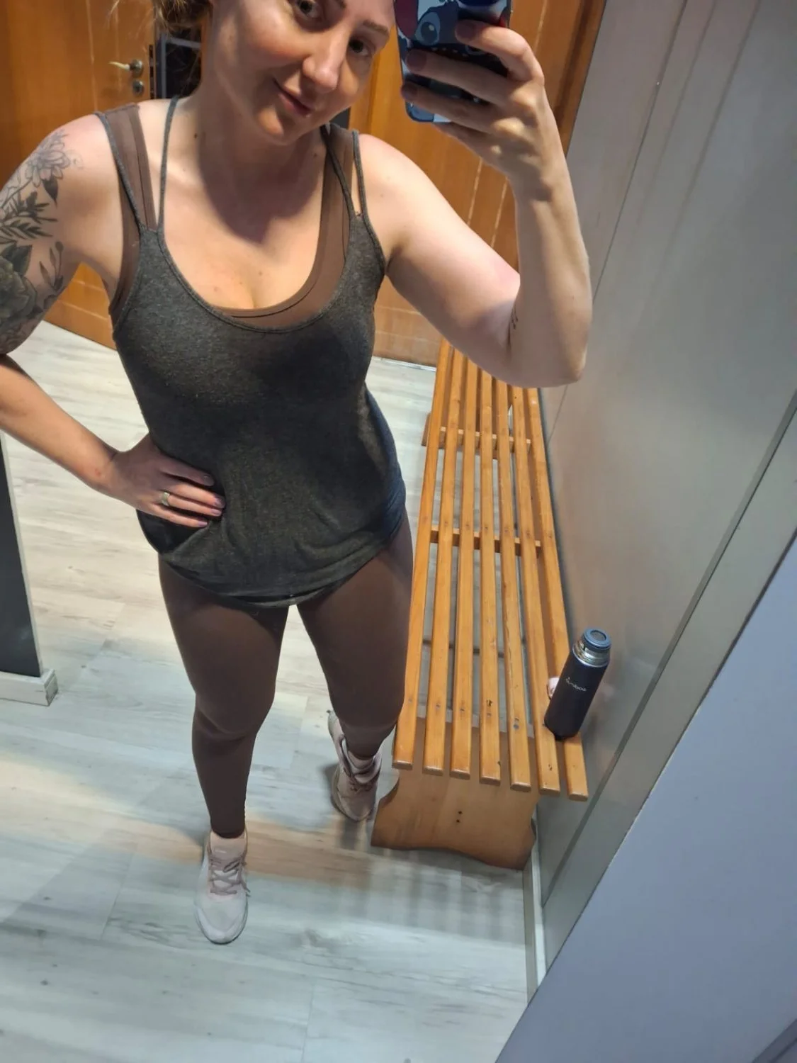 Marido Corno exibindo a esposa .... adora comentários safado.... louco pra ver fuderem ela image 23