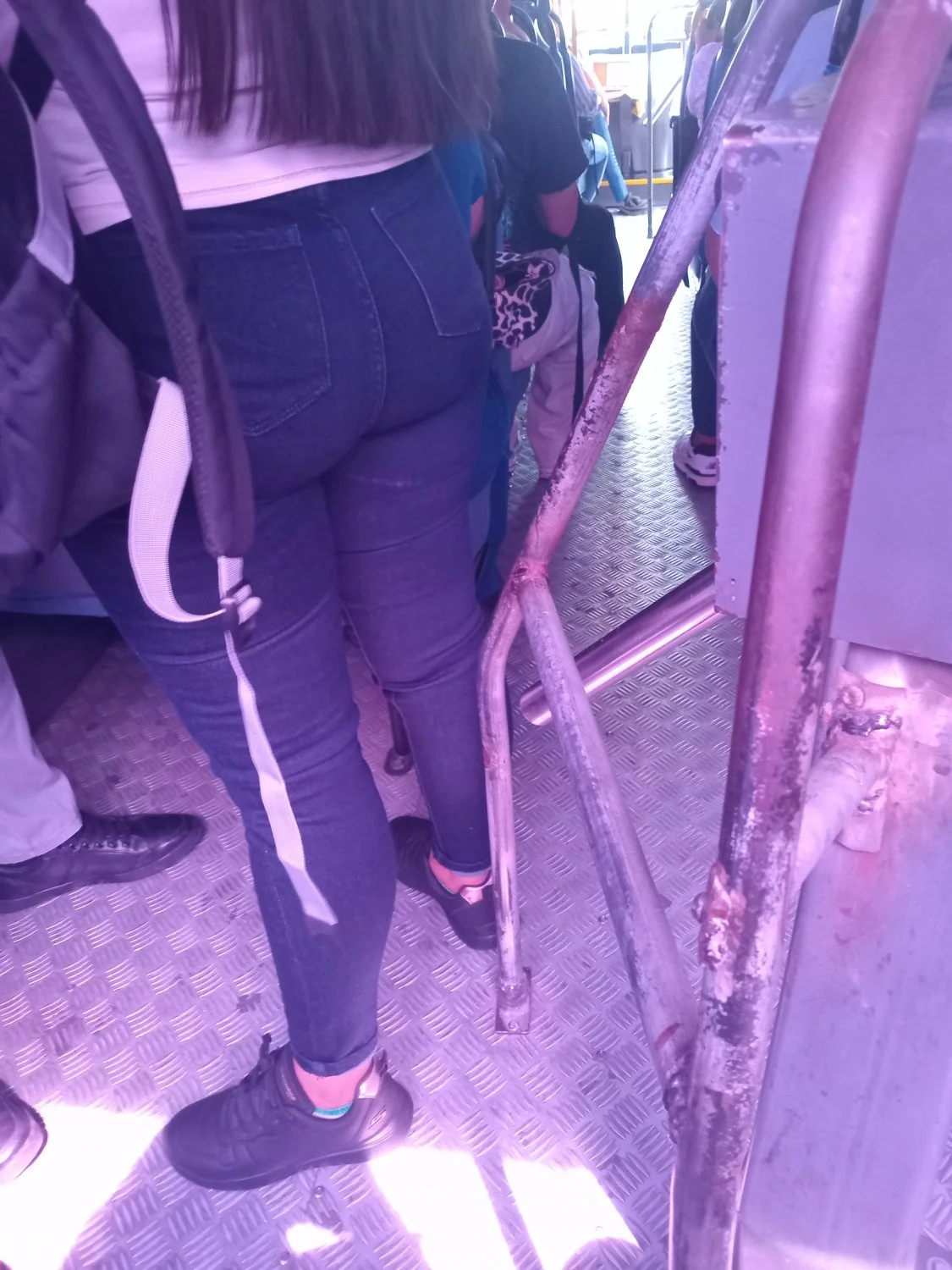 Si pone el culo así enfrente de uno, es porque quiere verga image 2