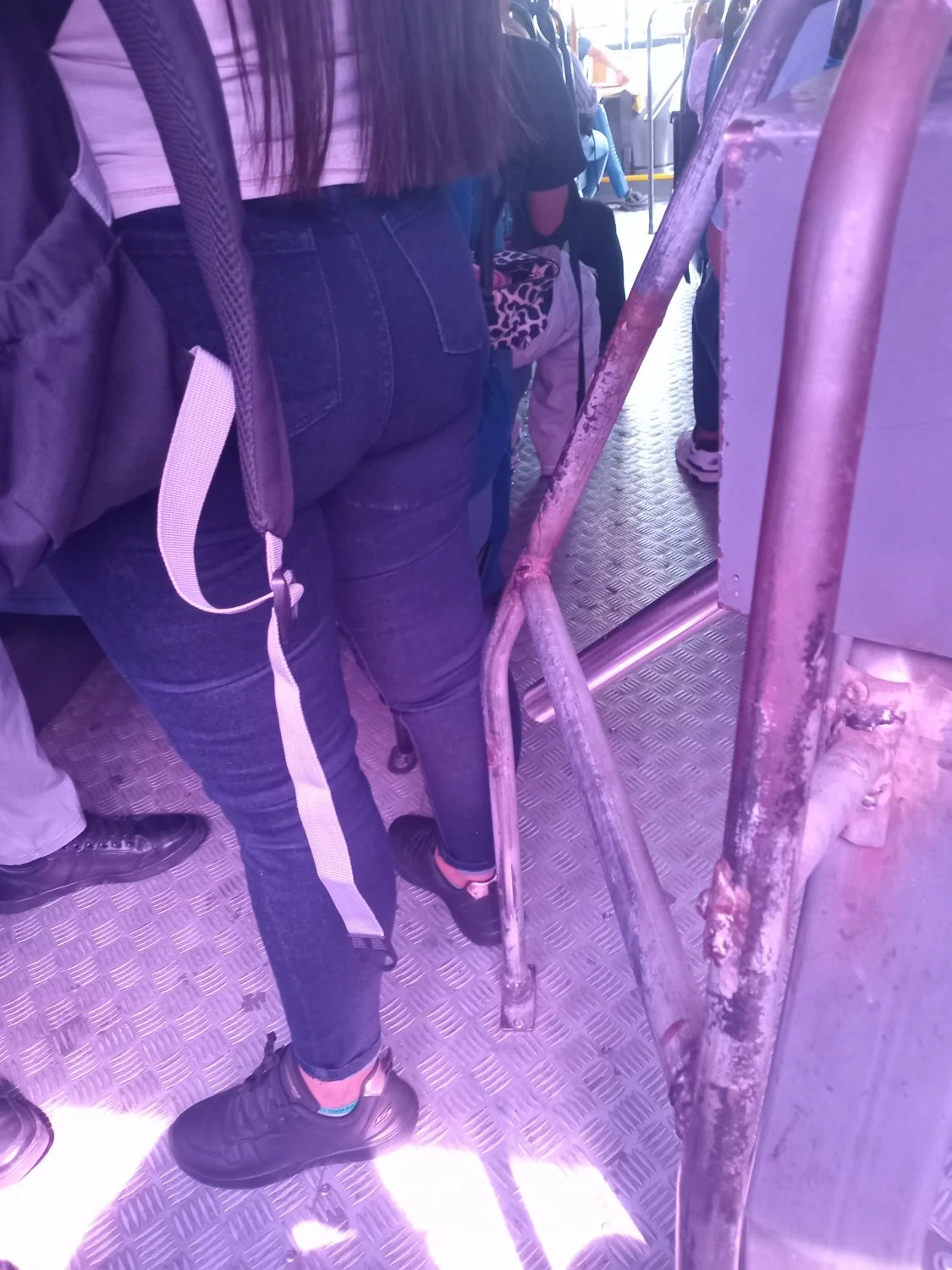 Si pone el culo así enfrente de uno, es porque quiere verga image 4