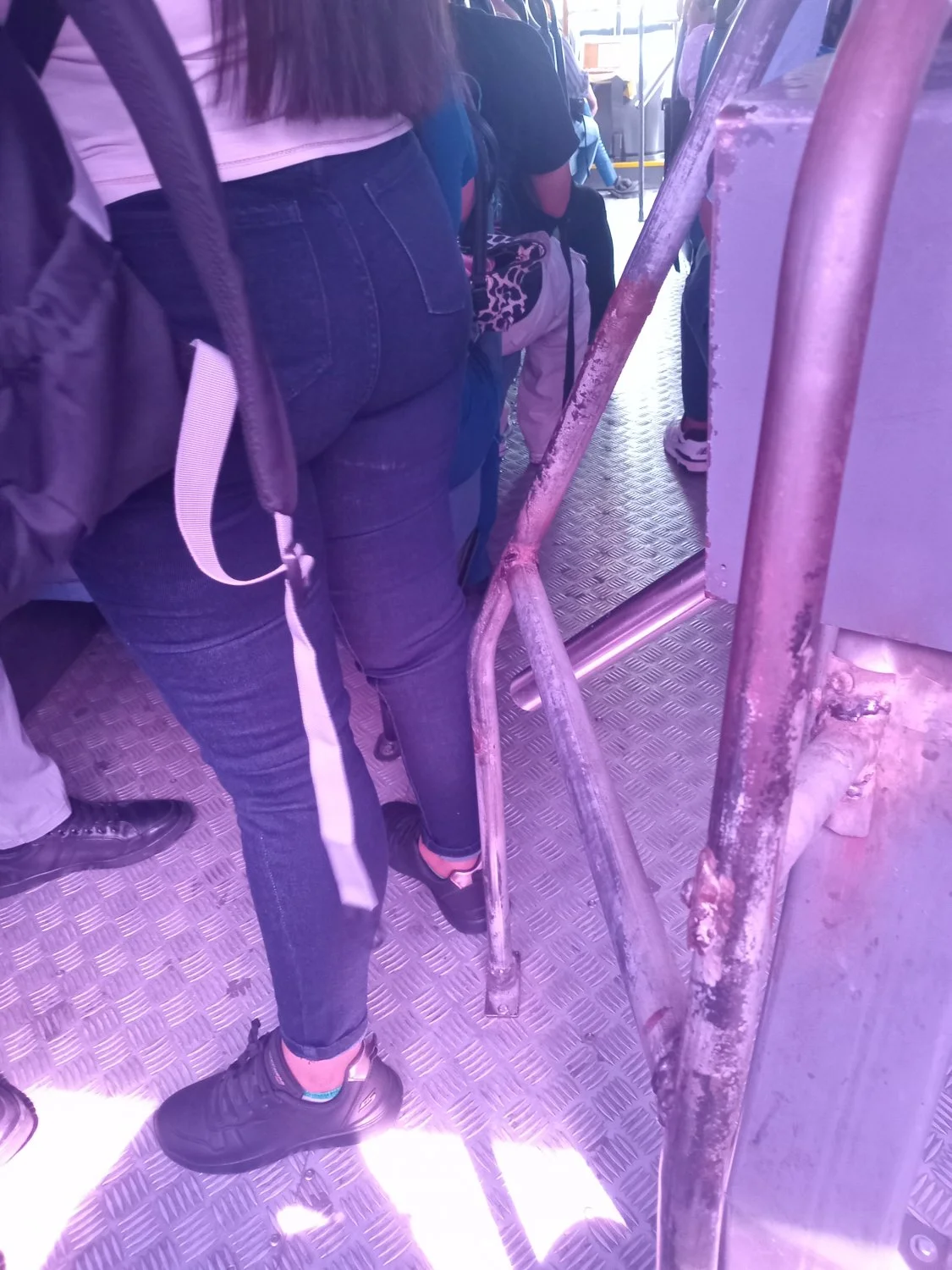 Si pone el culo así enfrente de uno, es porque quiere verga image 6