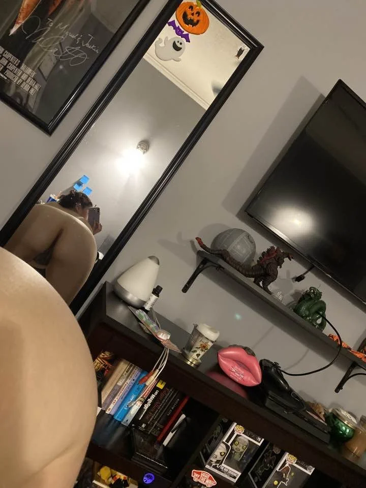 Sharing wife that likes to be shown off image 7