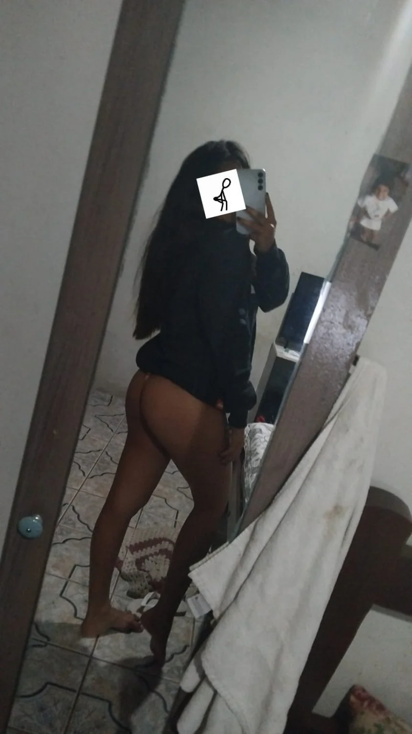 #130 - Morena vazada com a buceta cheia de porra main image