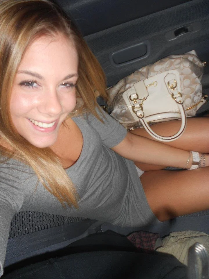 Kim likes to show off her feet and piss for cash image 13