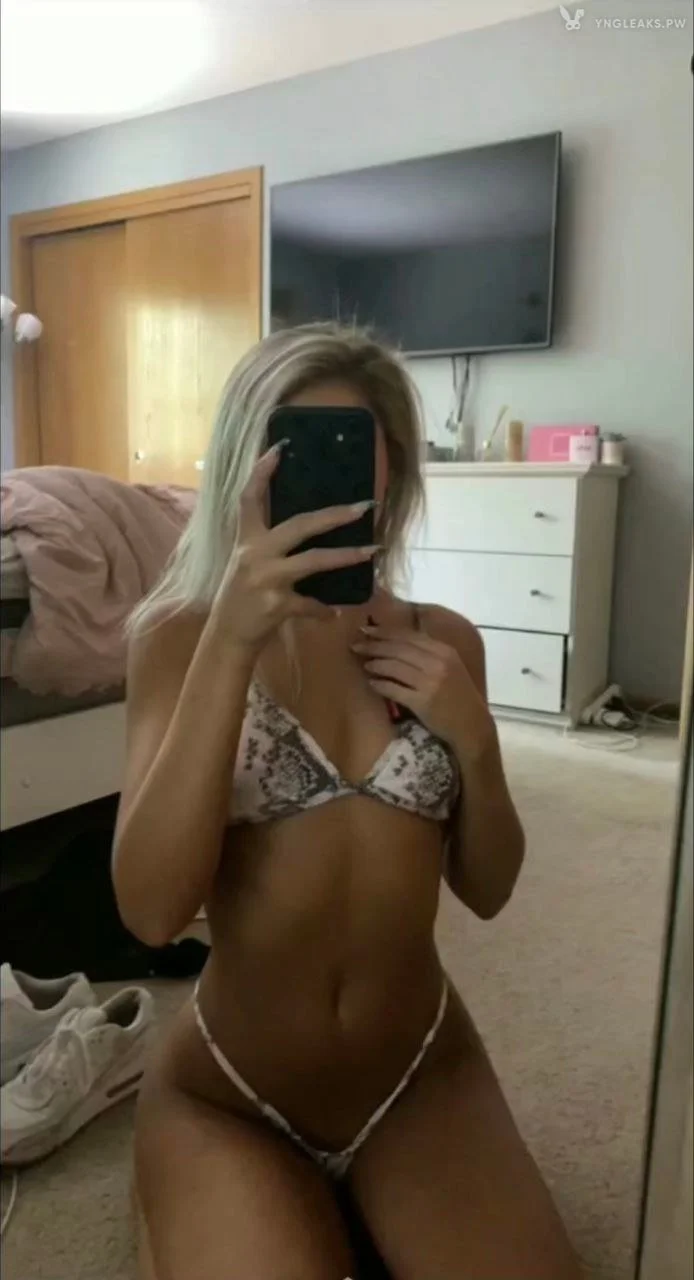 Ellie H. image 7