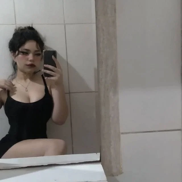 Novinha Gótica 10/10! main image