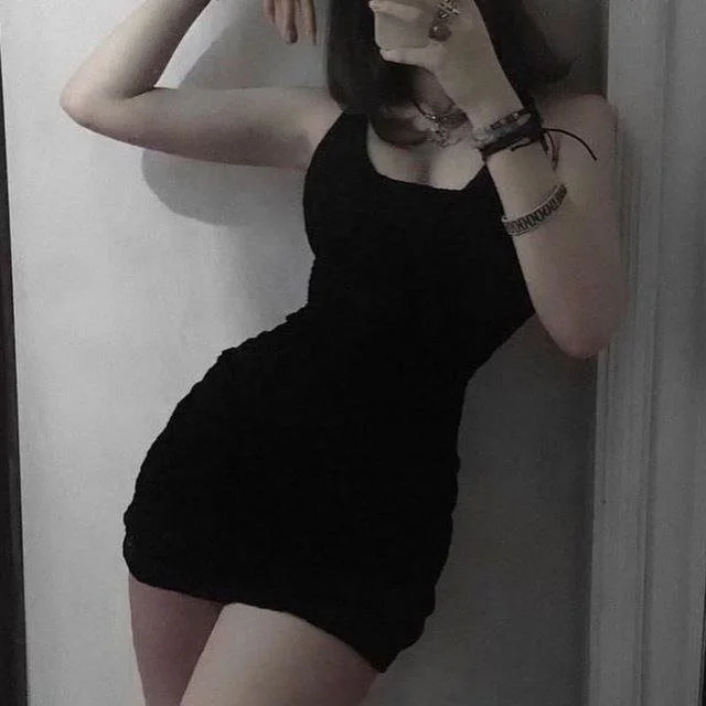 Novinha Gótica 10/10! image 2