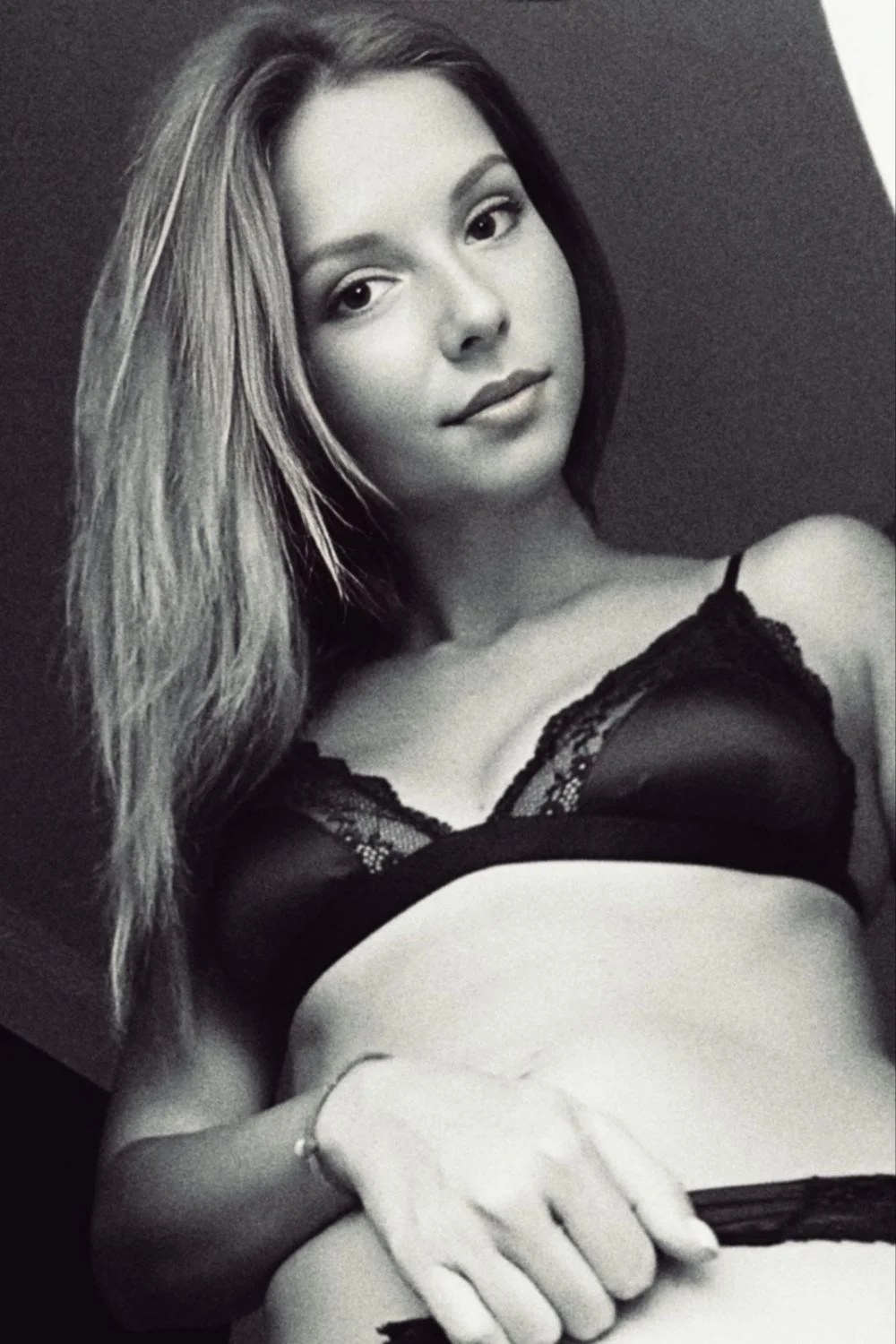 Kik slut Anna.k27w wants to be famous image 12