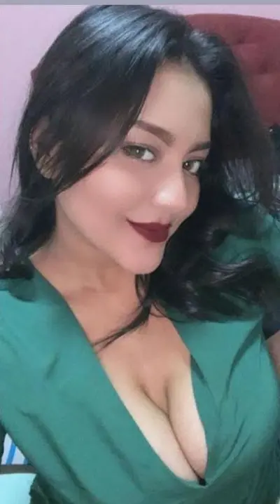 Gorda morena muy culona y tetona cover image