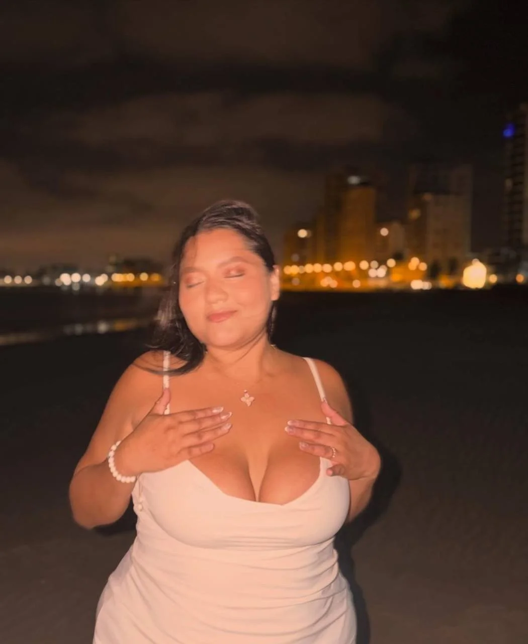 Gorda morena muy culona y tetona image 14