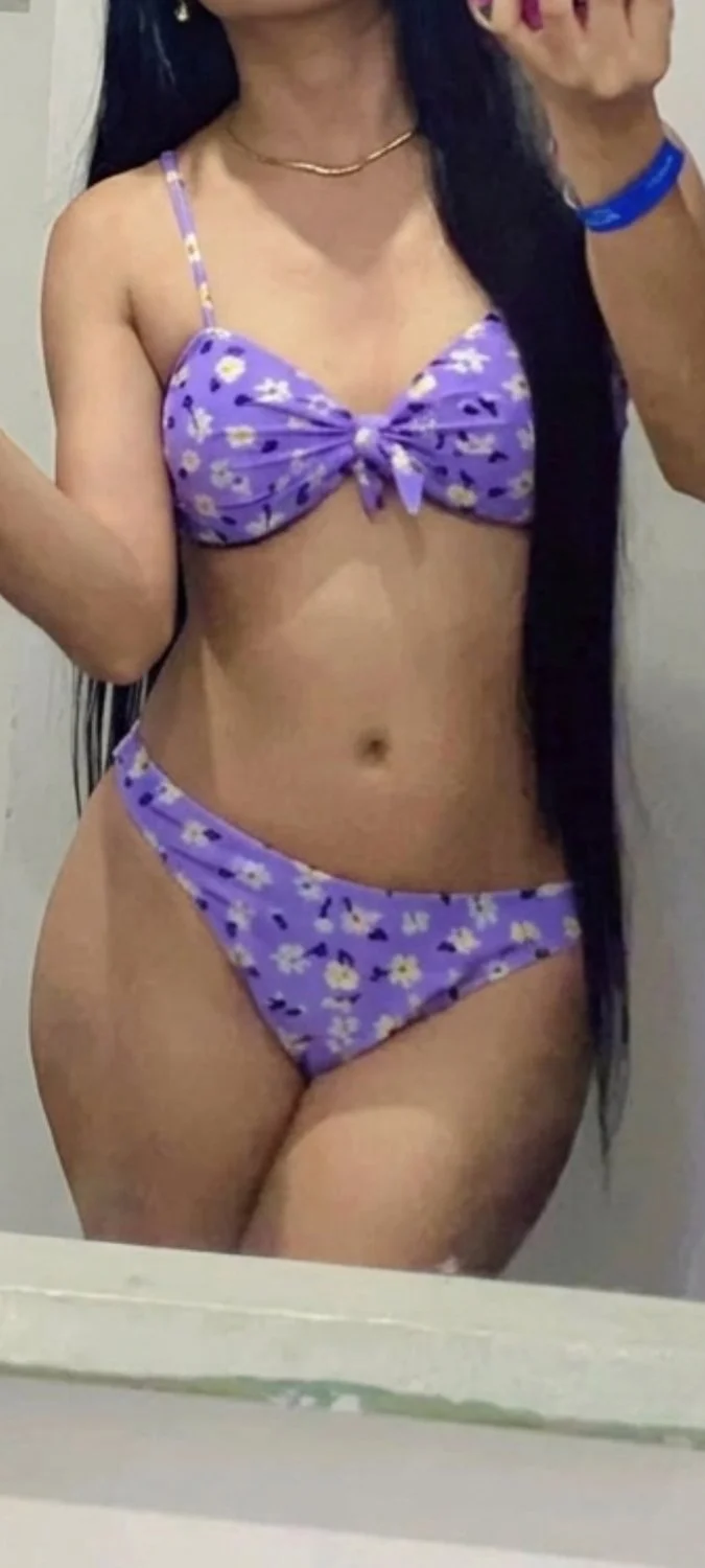 Rica girl sexy en bikini flaquita image 3