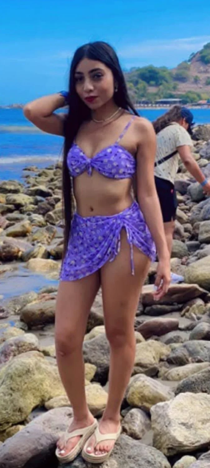 Rica girl sexy en bikini flaquita image 6