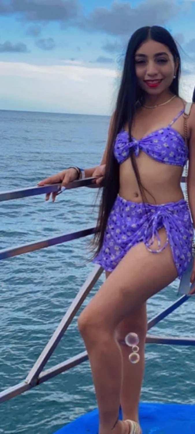 Rica girl sexy en bikini flaquita image 7