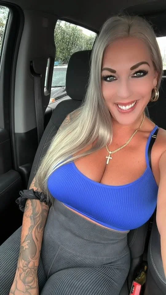 Samantha ... encore juste des esti de grosses boules image 19