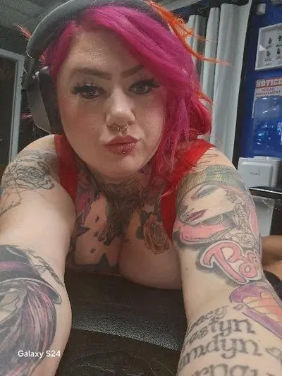 Alt bbw slut Skyye gives grate head cover image