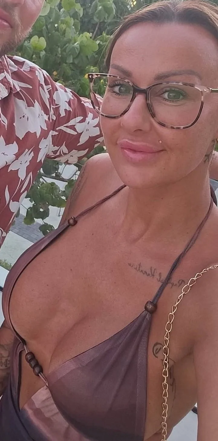 Cindy . Des lèvres pulpeuses et des seins incroyable image 4