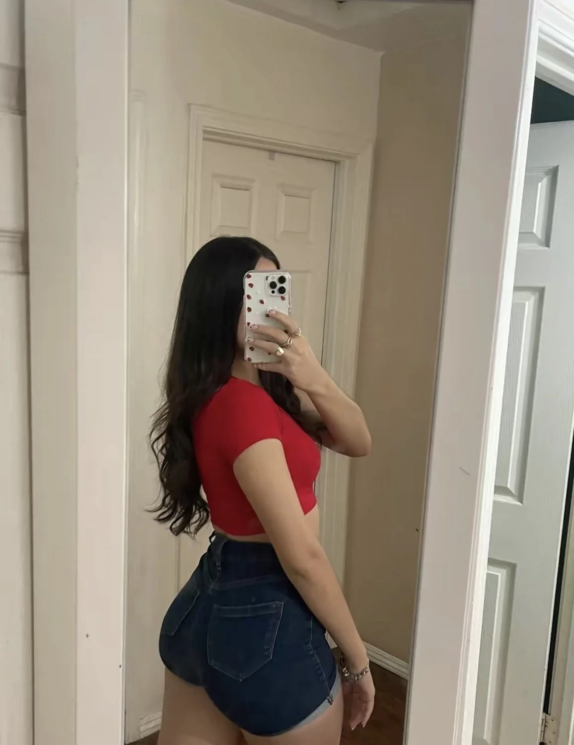 Thick Latina mexicana loves showing off her ass image 7