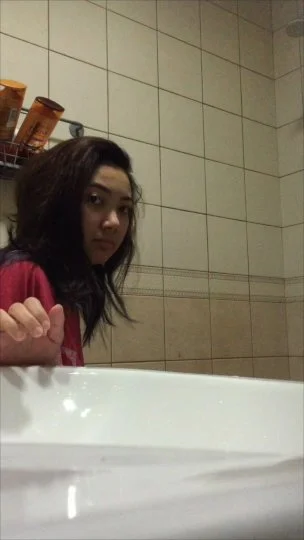 38-year-old Filipina Bien caught showering image 18