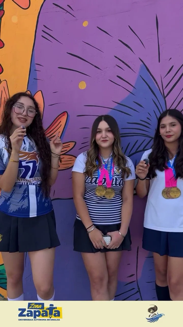 Colegialas hermosas latinas image 7
