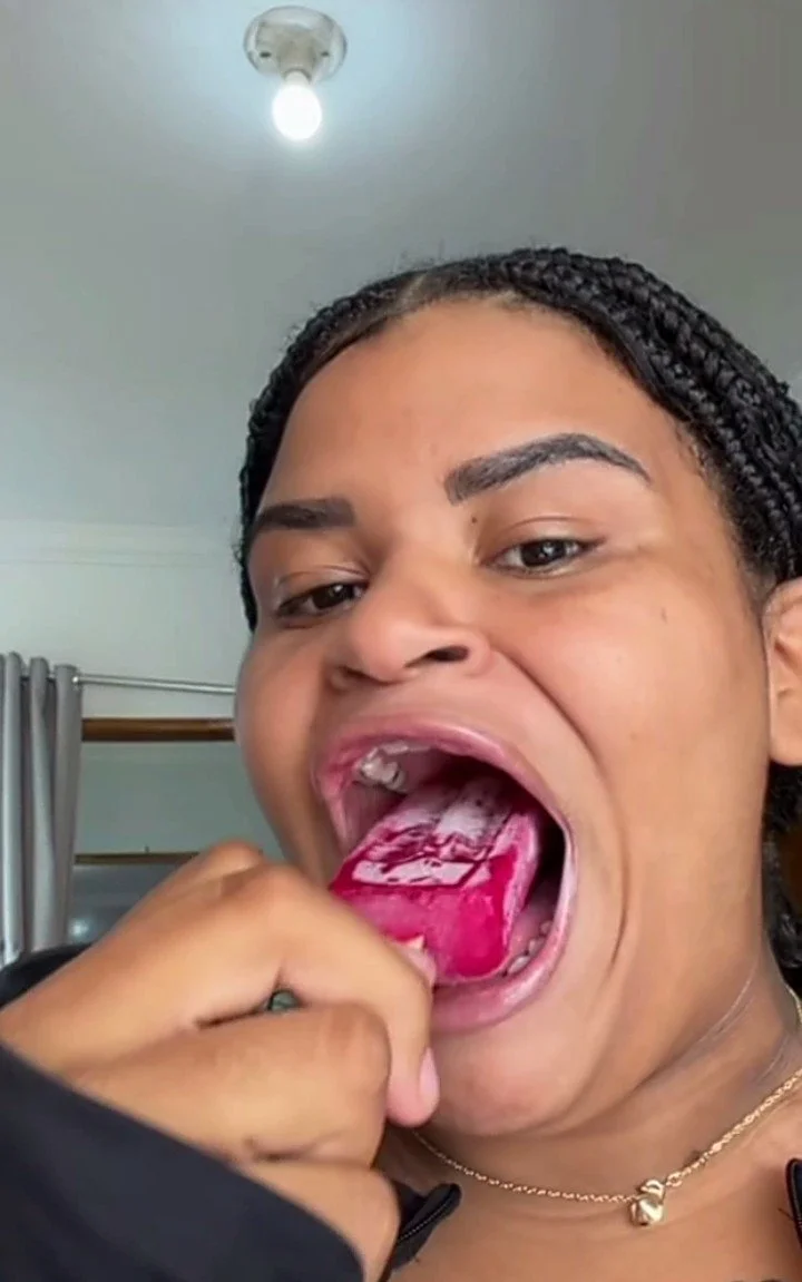 Big mouth Popsicle deepthroat image 2