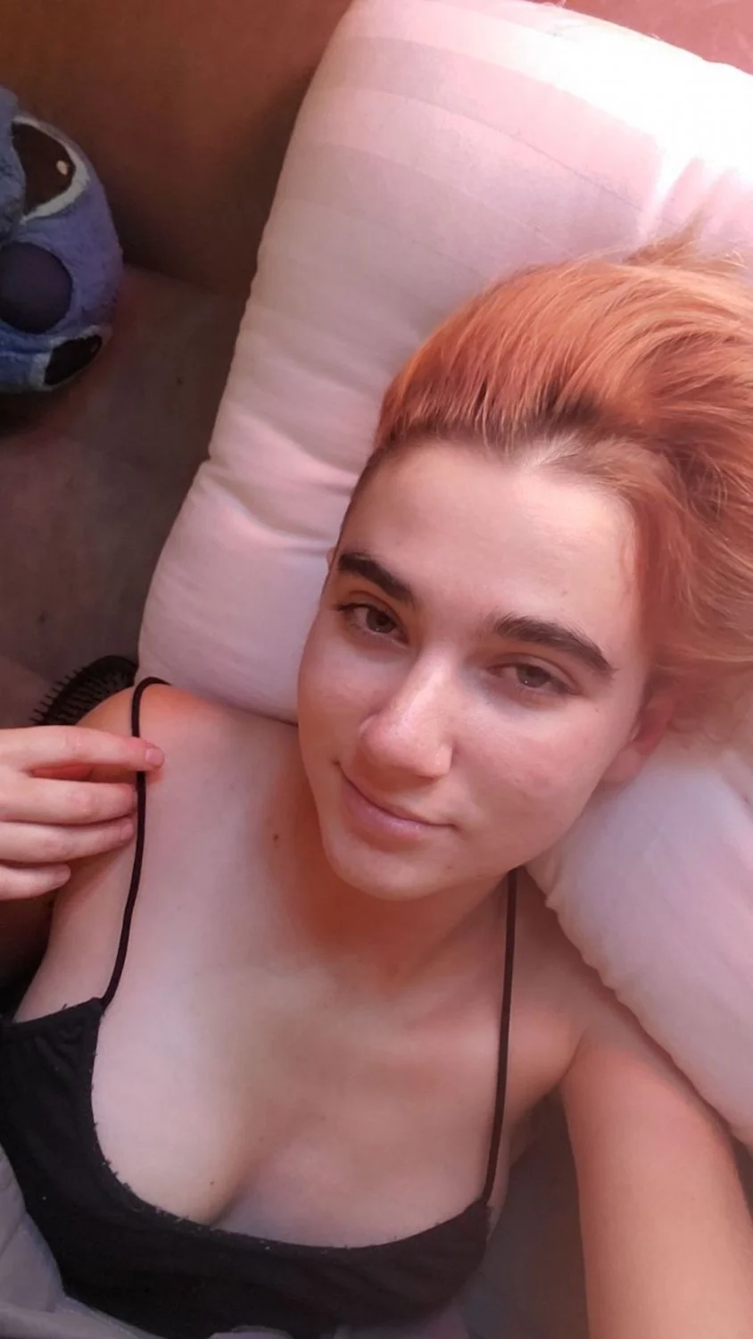Slut gf Laura, 23, shows off her meaty college pussy image 37