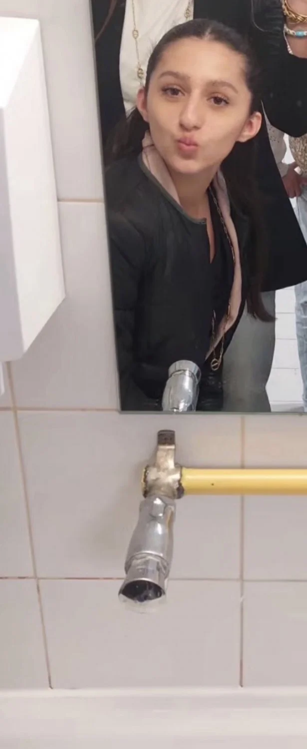 French cutie loves sending nudes on snap to strangers image 8