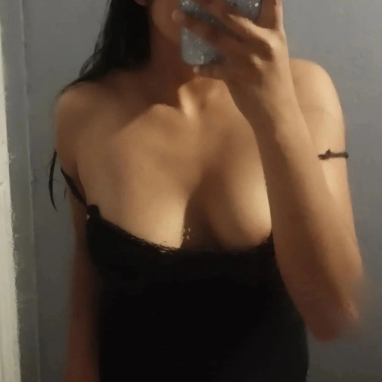 Seguidora ama exibir seu lado safado image 12