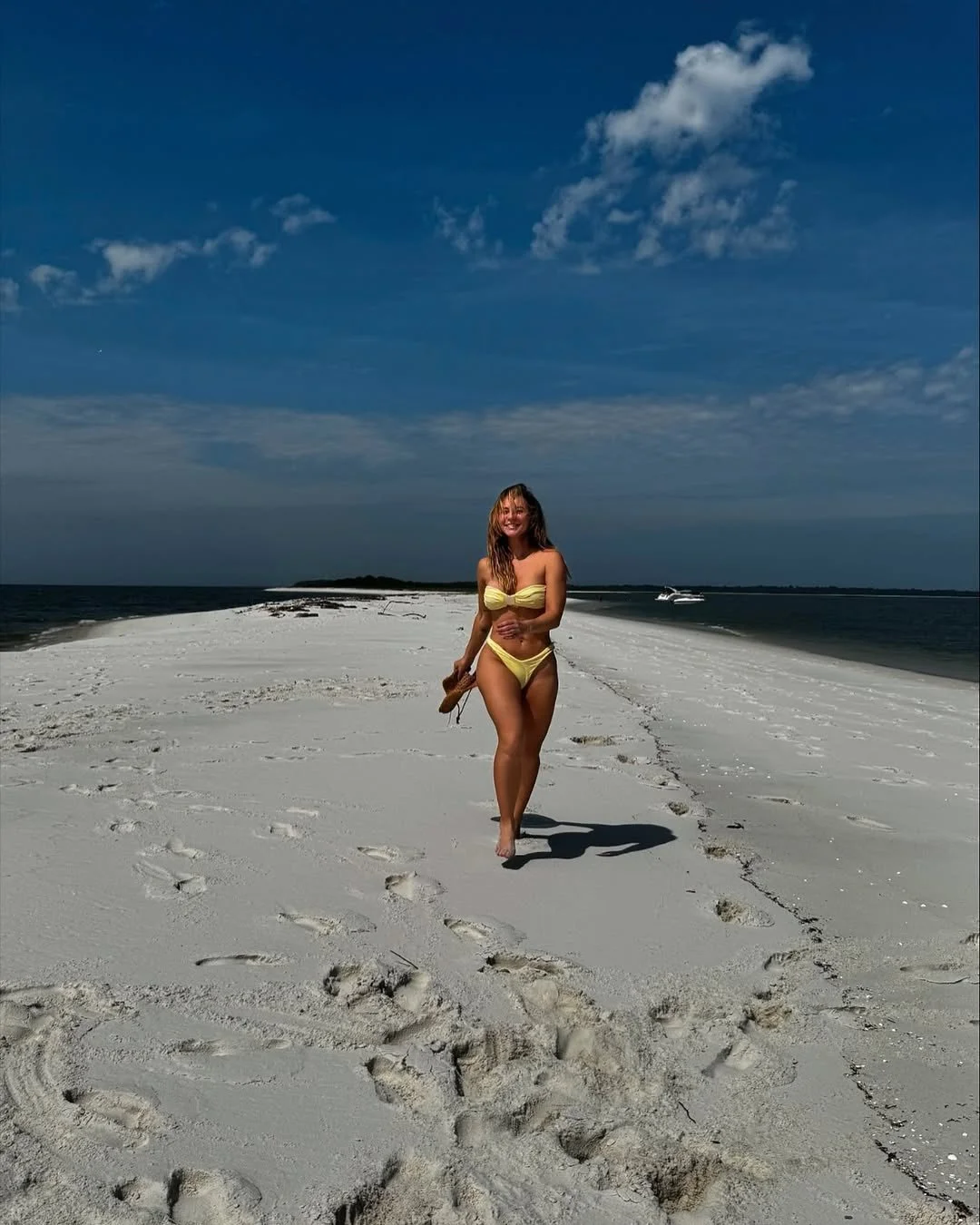 Paola na praia...Paola Oliveira delicia , fofa e linda image 3