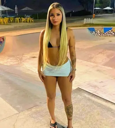 Ela se veste igual uma putinha para sair na rua cover image
