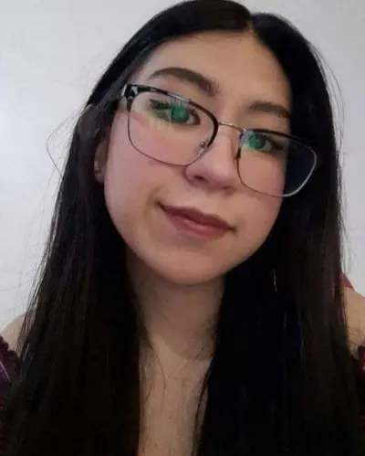 Pendeja de 21 años bien tetona cover image