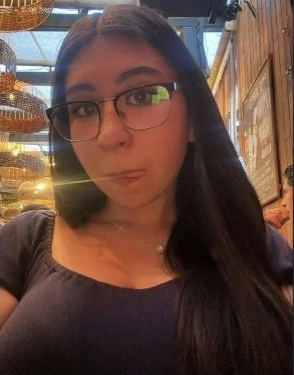 Pendeja de 21 años bien tetona image 2