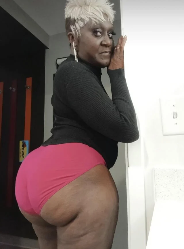 She ugly, but the body is 😮‍💨 image 5