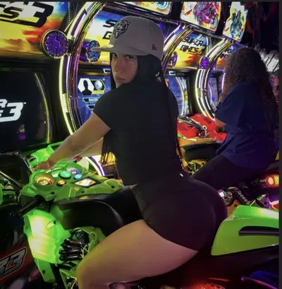 Empinando a bunda cover image