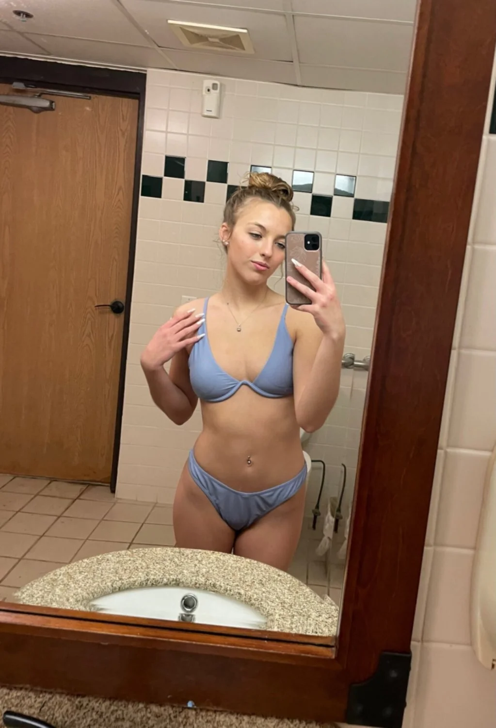 Hot girl main image