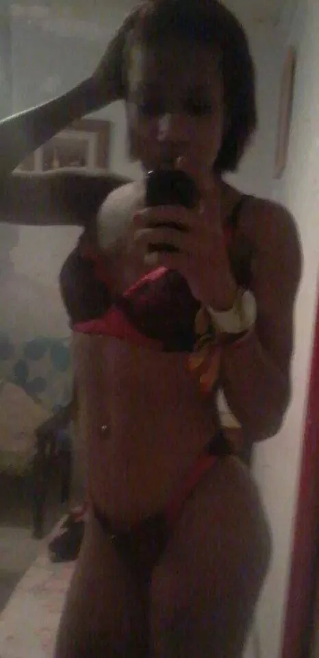 pretinha safada image 2