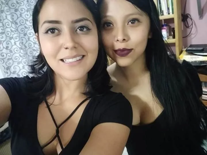 yesenia y gloria putas traga leche main image