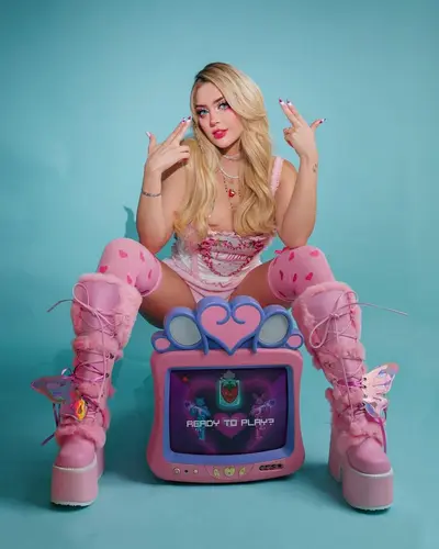 Ari Gameplays streamer y tiktoker mexicana cover image
