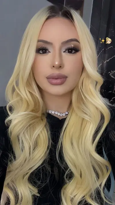Tão linda, mais o cu tá só o bagaço. 😂 cover image