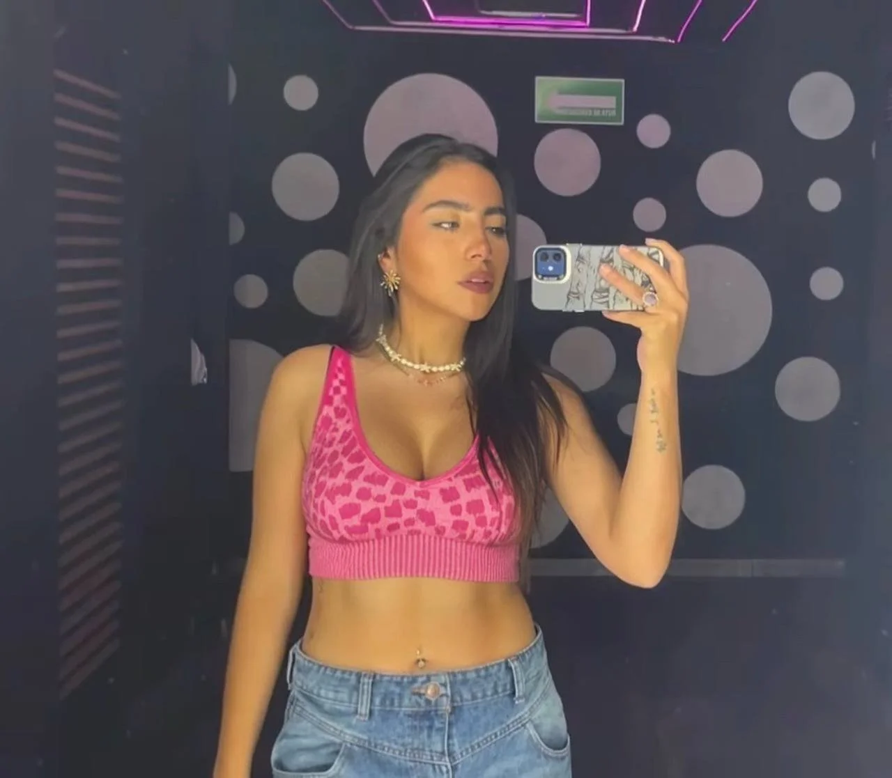 Pretty Latina Miroslava image 14