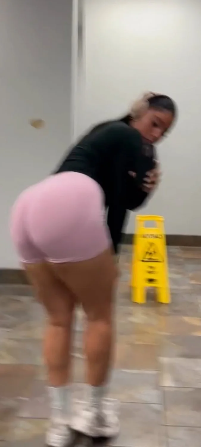 Gym girl leeean.1 i love her ass image 4